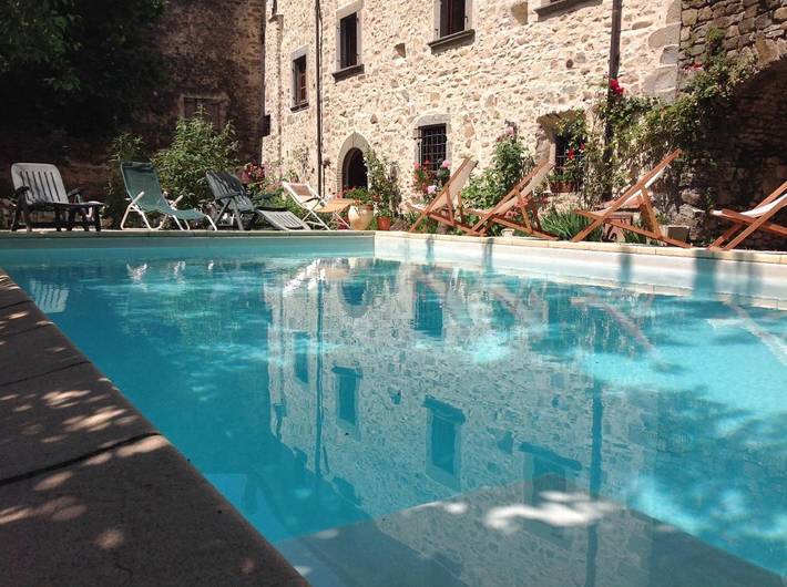 Ferienwohnung für 2 Personen, mit Terrasse und Garten sowie Pool und Ausblick in Licciana Nardi
