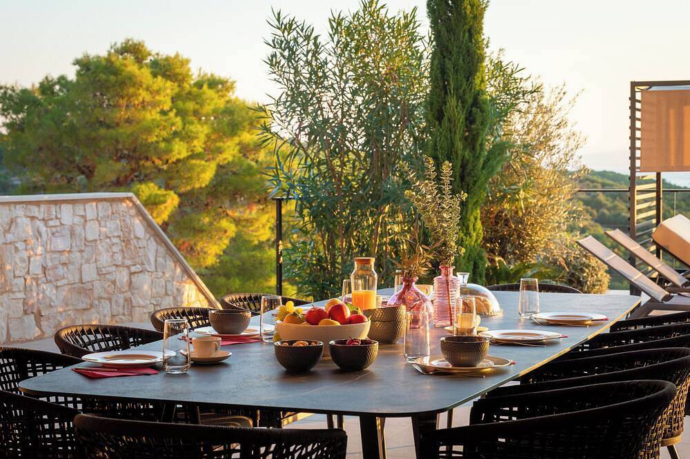 Incredible divine view 5-bedroom villa in Vis Town in Vis Town, Vis (Dalmatia)