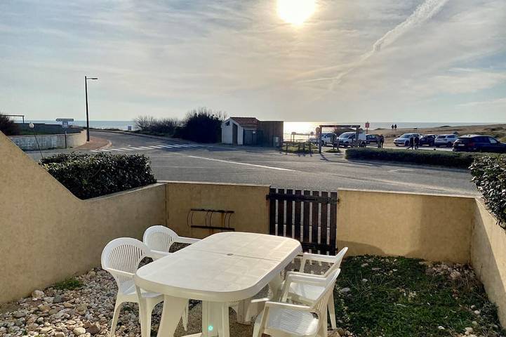 Gîte pour 4 personnes, avec terrasse dans Plage de La Sauzaie