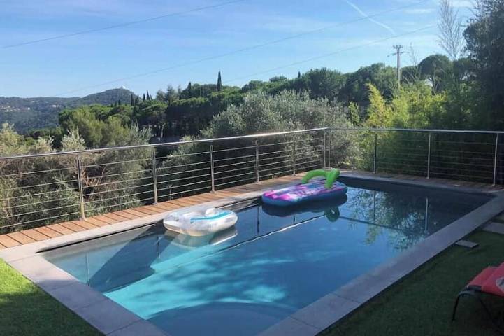 Location de vacances pour 6 personnes, avec piscine à Saint-André-de-la-Roche