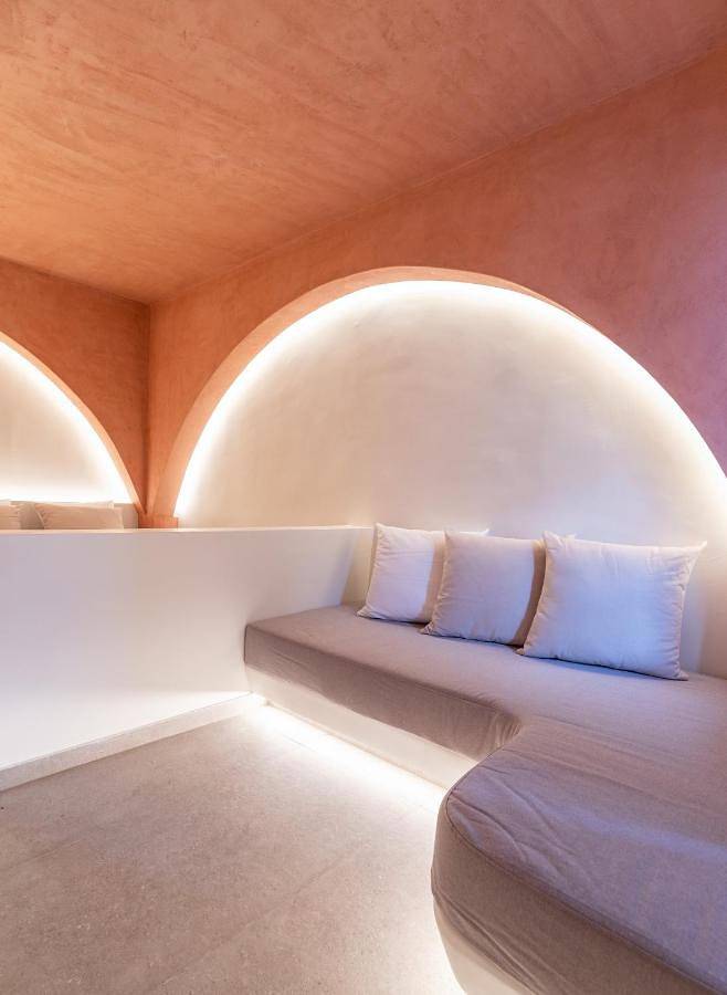 Maison d’hôte pour 3 personnes, avec terrasse ainsi que jardin et piscine à Thera - 2