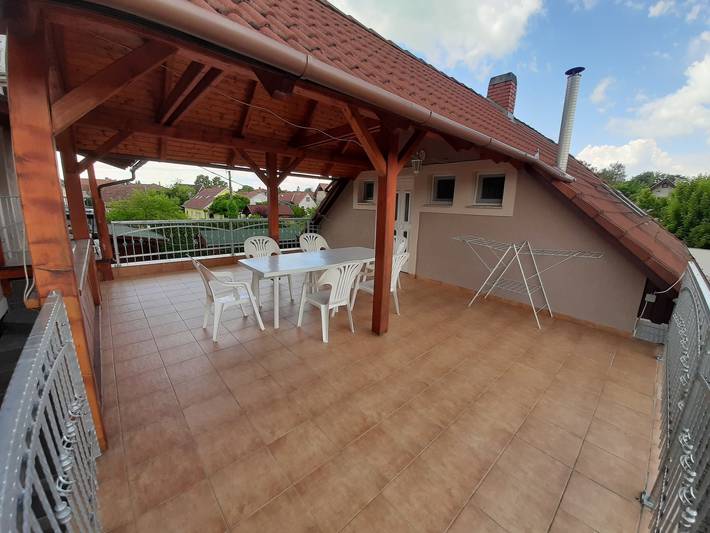 Ganze Ferienwohnung, 8 féröhelyes apartman in Balatonlelle, Plattensee Südufer