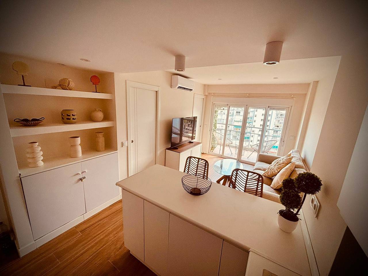 Apartamento inteiro, Apartamento 'Olivanay' com vista mar, Wi-Fi e ar condicionado in Benalmádena Costa, Benalmádena