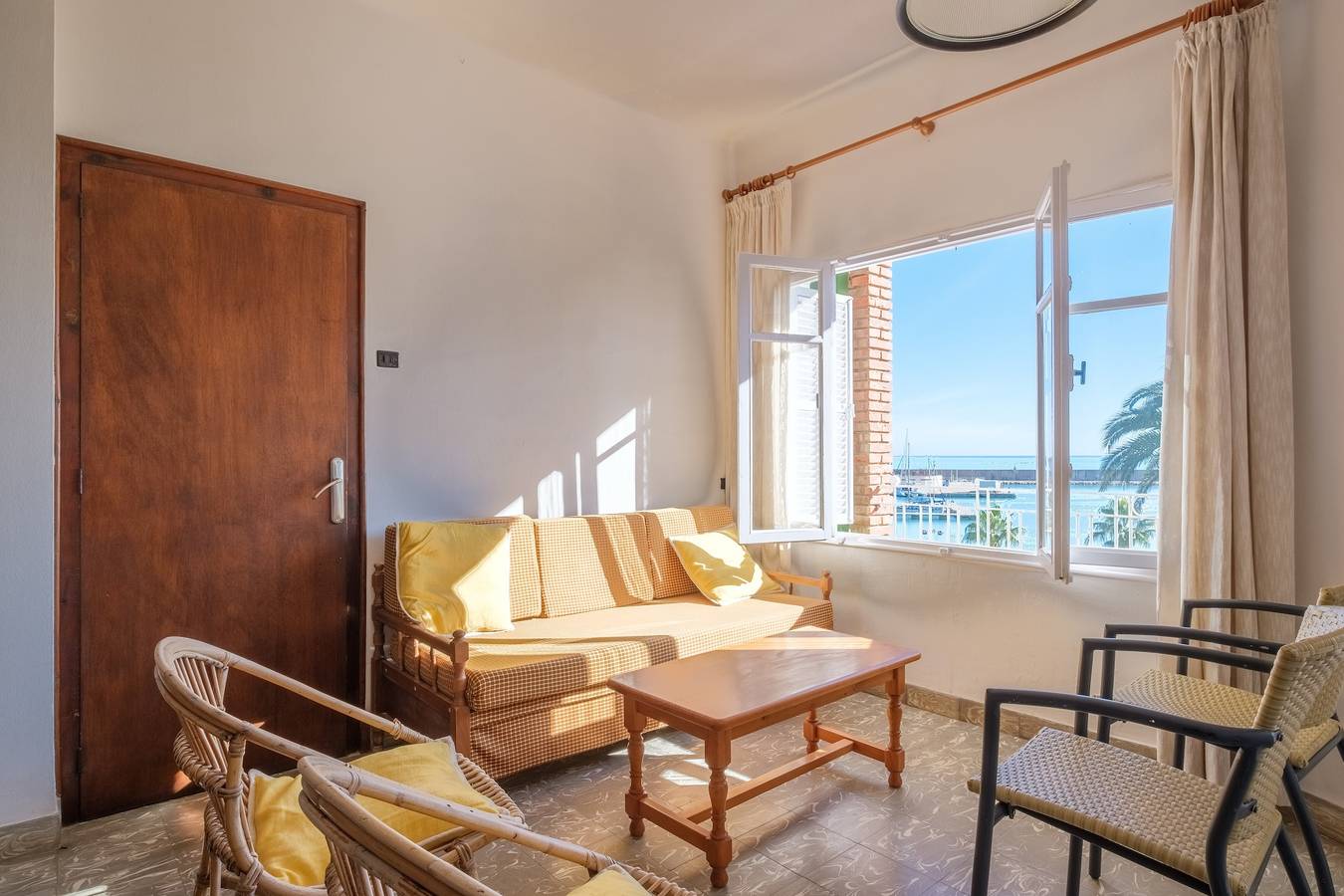 Appartement entier, Appartement "Las Palmeras 4" avec vue sur la mer, terrasse privée et balcon. in Benicarló, Costa del Azahar