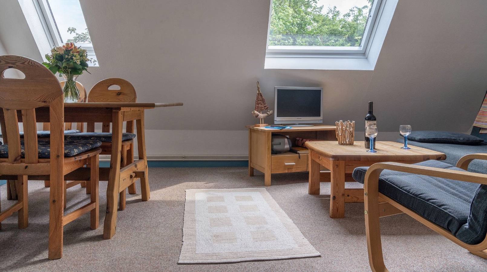 Ganze Wohnung, Ferienwohnung Silbermöwe" mit Gemeinschaftsterrasse, Gemeinschaftsgarten und Wi-Fi in Nordstrand (Gemeinde), Nordseeküste