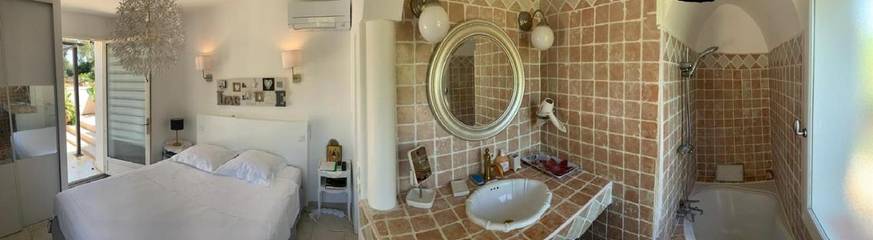 Chambre d’hôte pour 2 personnes, avec terrasse ainsi que jardin et piscine à Hyeres