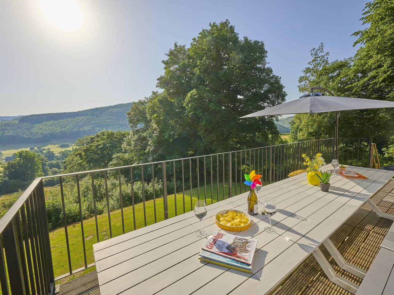 Schönes Landhaus mit Blick auf das Tal in Lierneux, Lüttich und Umgebung