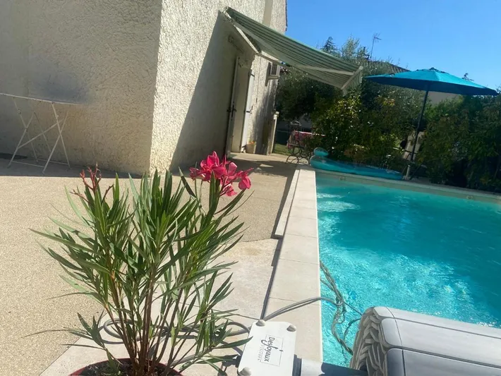 Apartamento de vacaciones para 2 personas, con jardín además de jacuzzi y piscina - 1
