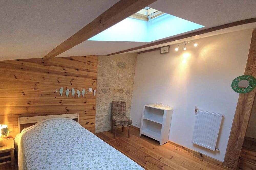 Gîte spacieux pour 8 personnes en Dordogne avec grand jardin in Minzac, Périgord Pourpre