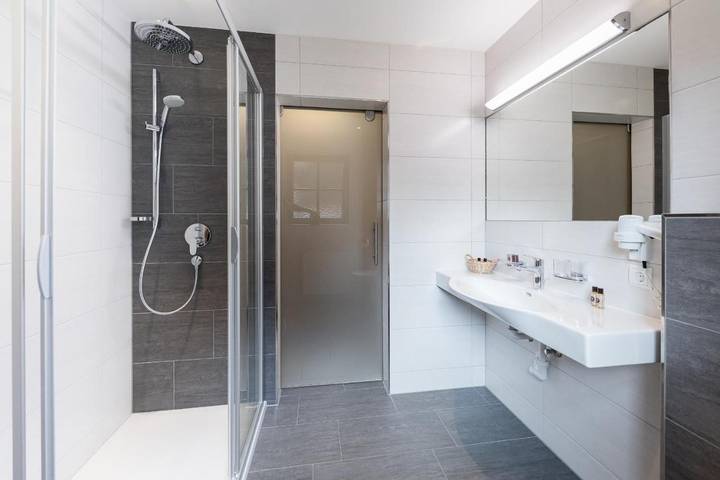 Ferienwohnung für 5 Personen, mit Ausblick und Sauna sowie Pool und Garten in Neustift im Stubaital - 4