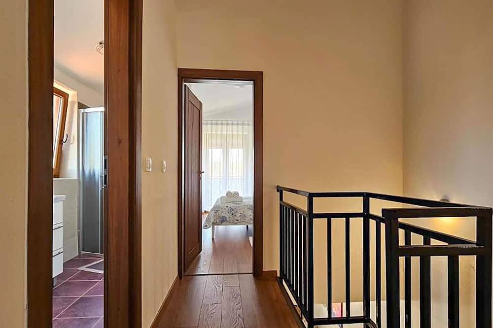 Beautiful home in Novigrad with Wifi in Umaška regija