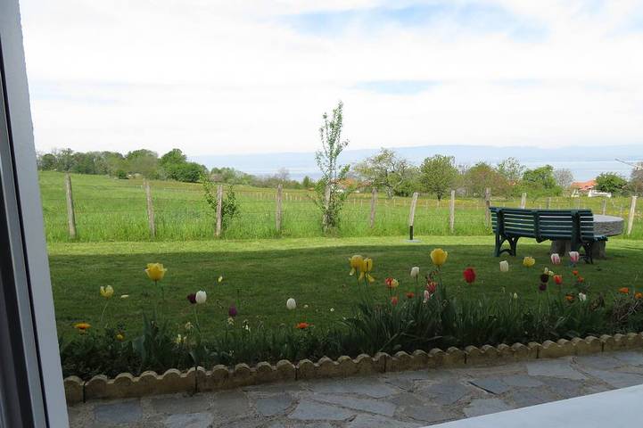 Gîte pour 2 personnes, avec jardin à Maxilly-sur-Léman