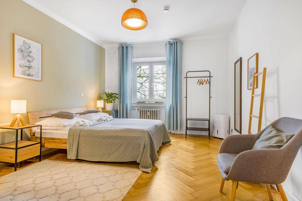 Appartement entier, Cruwzo I Spacious 3 Br with Wifi Kitchen Games in Ingolstadt, Haute-Bavière