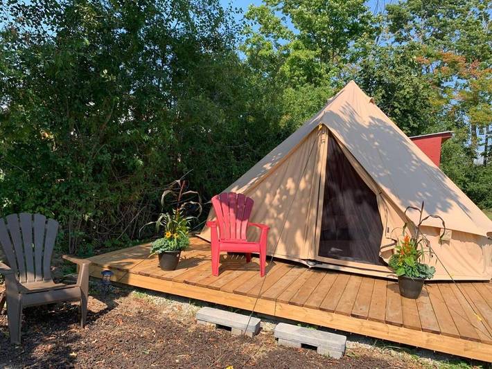 Camping für 2 Personen, mit Terrasse und Whirlpool sowie Garten und Pool in Ontario