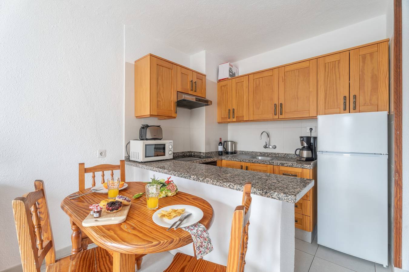 Vue Piscine à l’Infini 2 avec Piscine Commune, Terrasse Privée et Wi-Fi in Playa de las Américas, Arona