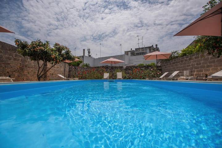 B&b per 3 persone, con piscina e giardino nonché panorama in Surbo