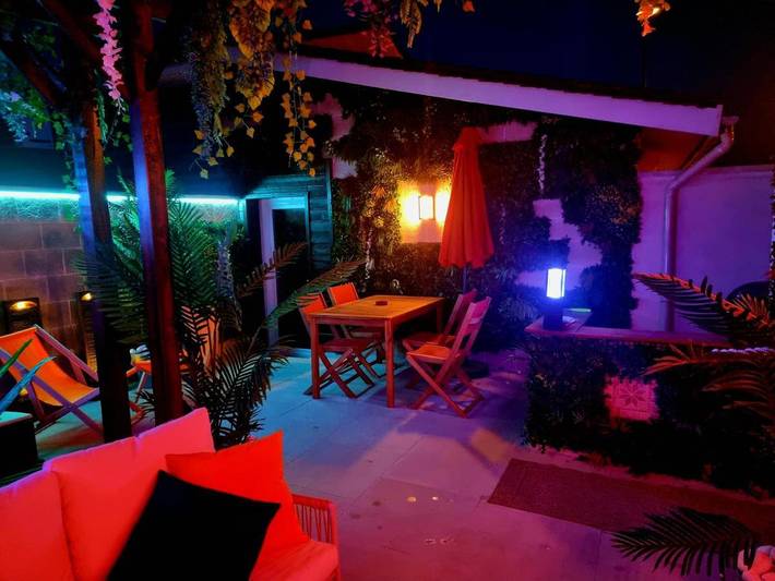 Gîte pour 2 personnes, avec sauna ainsi que jacuzzi et terrasse, animaux acceptés à Ménesplet - 2