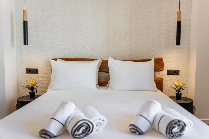 Chambre d’hôte pour 3 personnes, avec Balcon et Terrasse ainsi que Vue sur le lac et Vue à Agios Nikolaos - 4