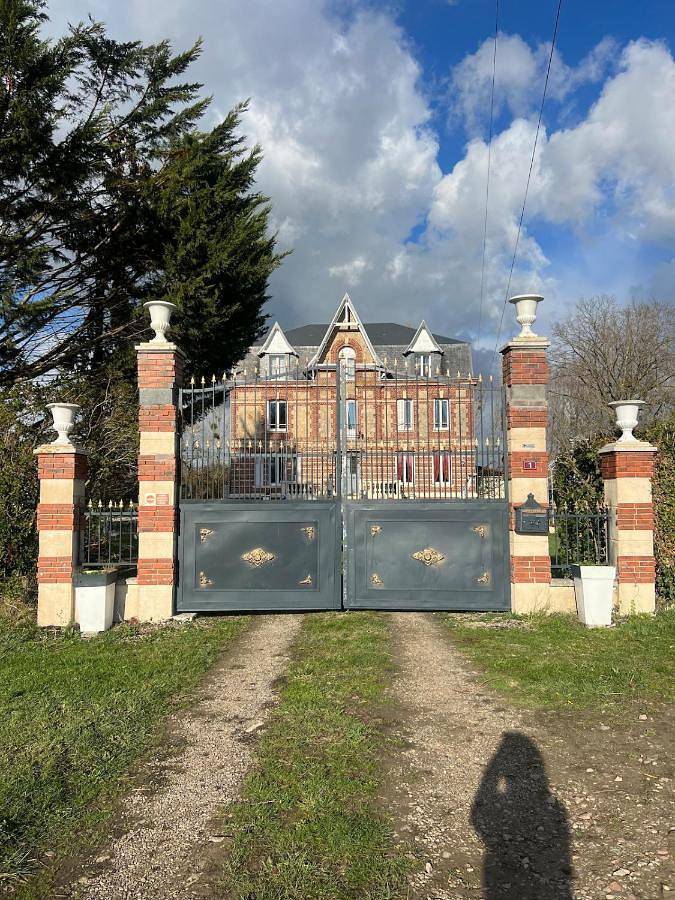 Location de vacances pour 15 personnes, avec Balcon et Terrasse ainsi que Piscine et Sauna à Norrey-en-Auge