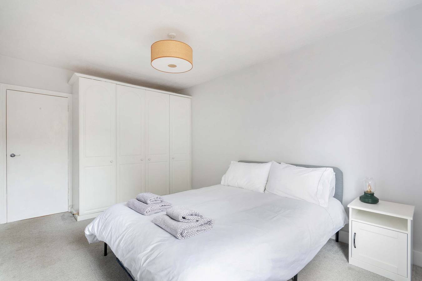 Entire apartment, Peaceful flat 1 minute from Clapham Junction in Wandsworth, London