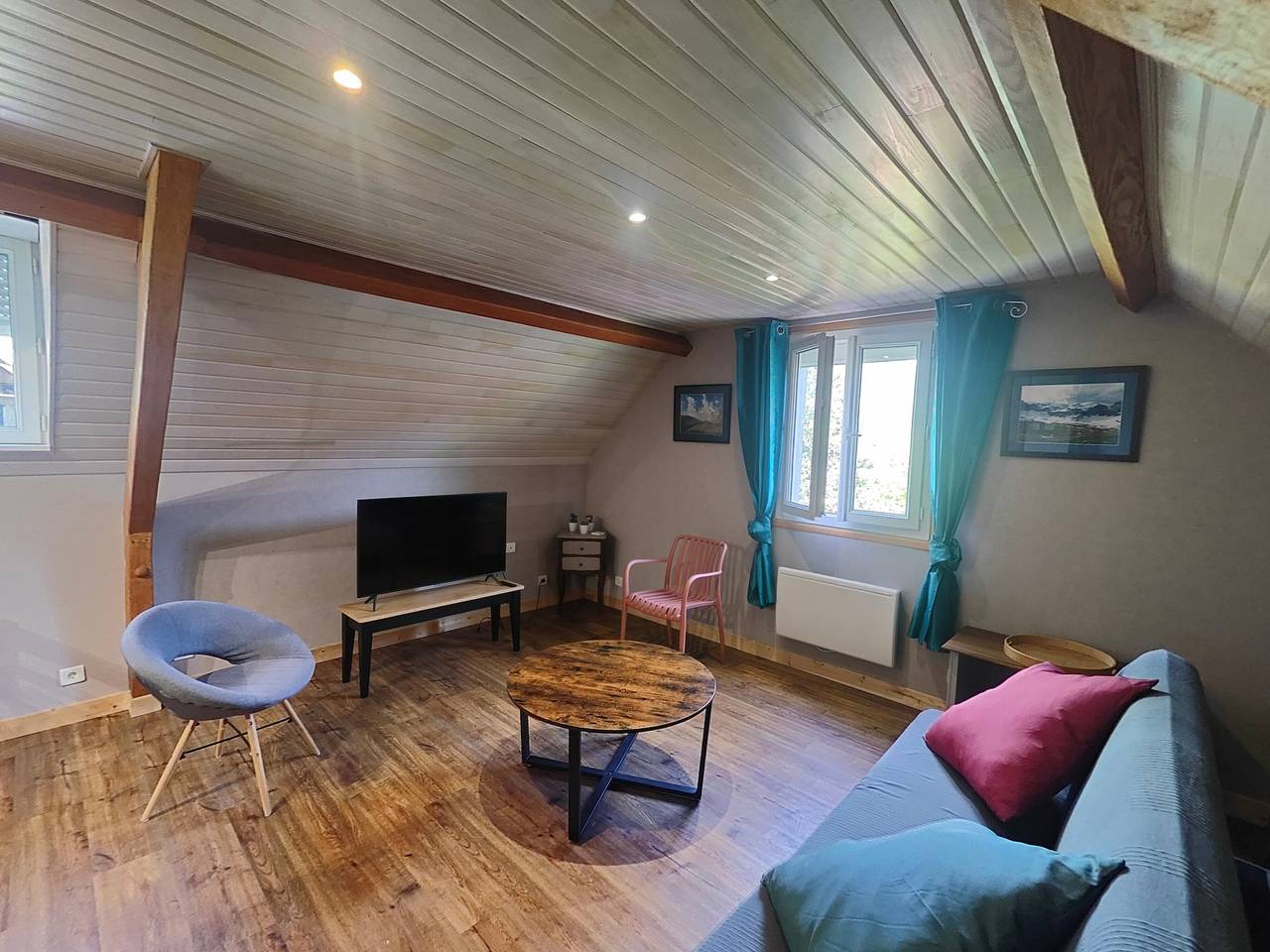 Apartamento entero, Apartamento 'L'Appartement Des Trois Vallées' con vistas a la montaña, terraza privada y Wi-Fi in Villelongue, Parque nacional de los Pirineos