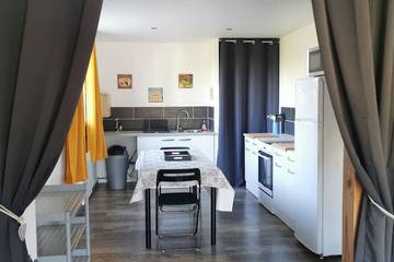 Gîte pour 4 personnes, avec terrasse et jardin, animaux acceptés à Courthézon
