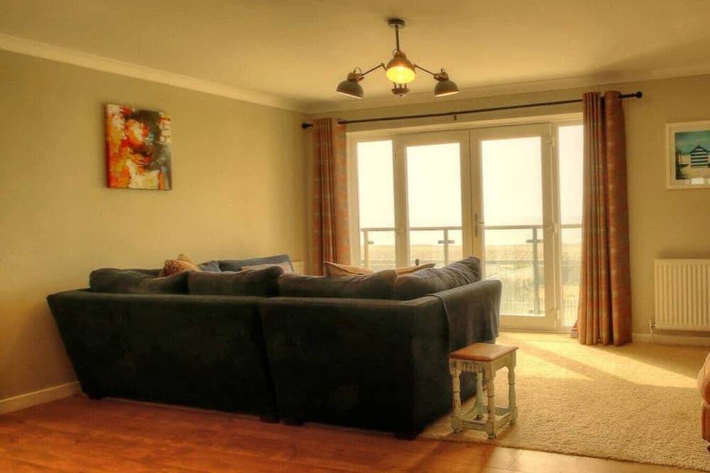 Sea Breeze Haven | 4 Beds with Stunning Views! in Hayling Island, Havant