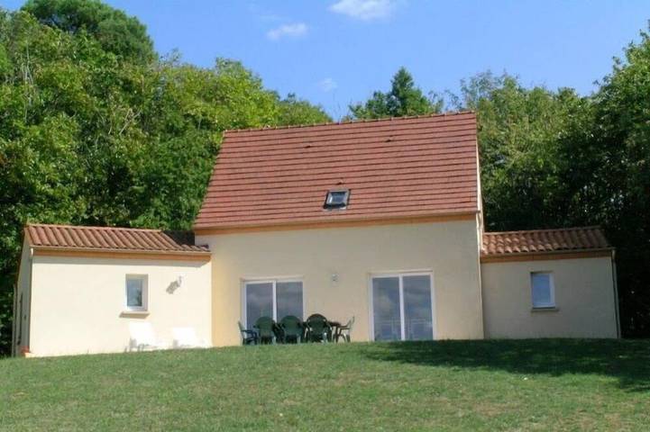 Location de vacances pour 8 personnes, avec jardin et terrasse à Rouffilhac