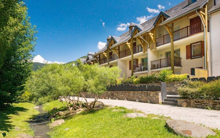 Appart’hôtel pour 4 personnes, avec jardin ainsi que terrasse et piscine, animaux acceptés