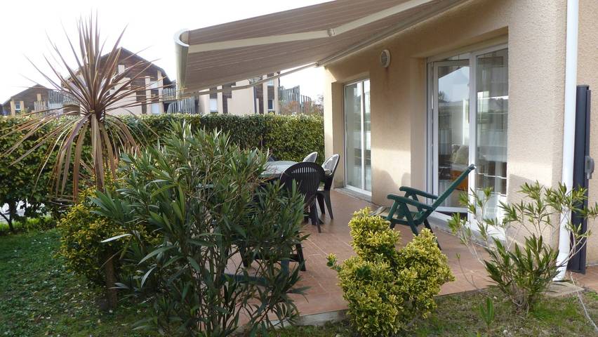 Gîte pour 8 personnes, avec piscine et terrasse