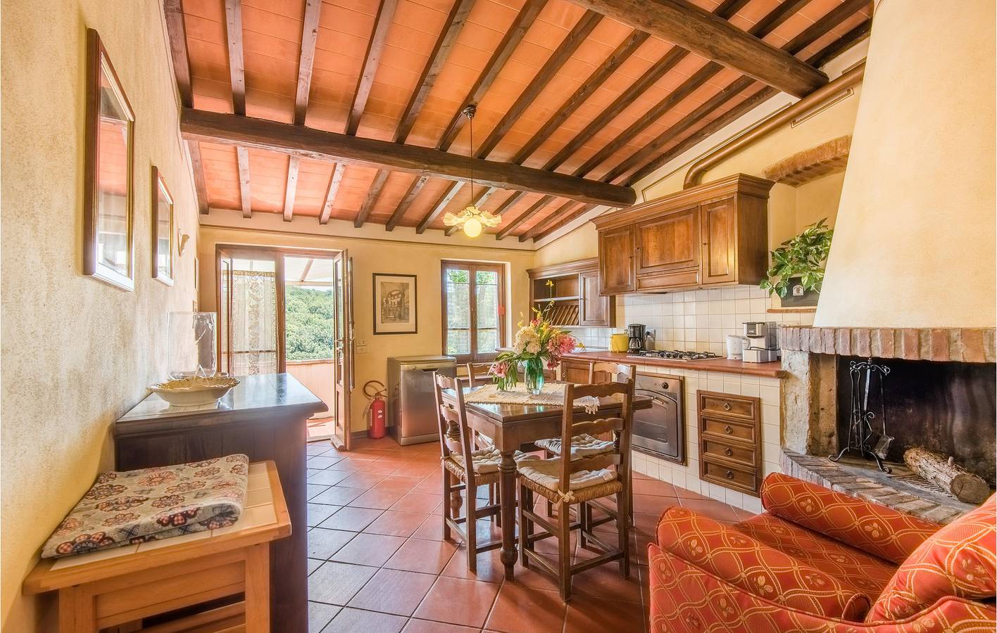 Ganze Ferienwohnung, Montaione Wohnung mit Parkplatz, Pool & Wifi in San Vivaldo, Florenz Provinz