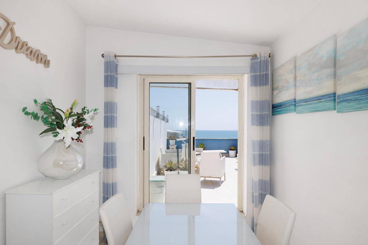 Appartamento intero, One-Bedroom Apartment in Ostia, Roma