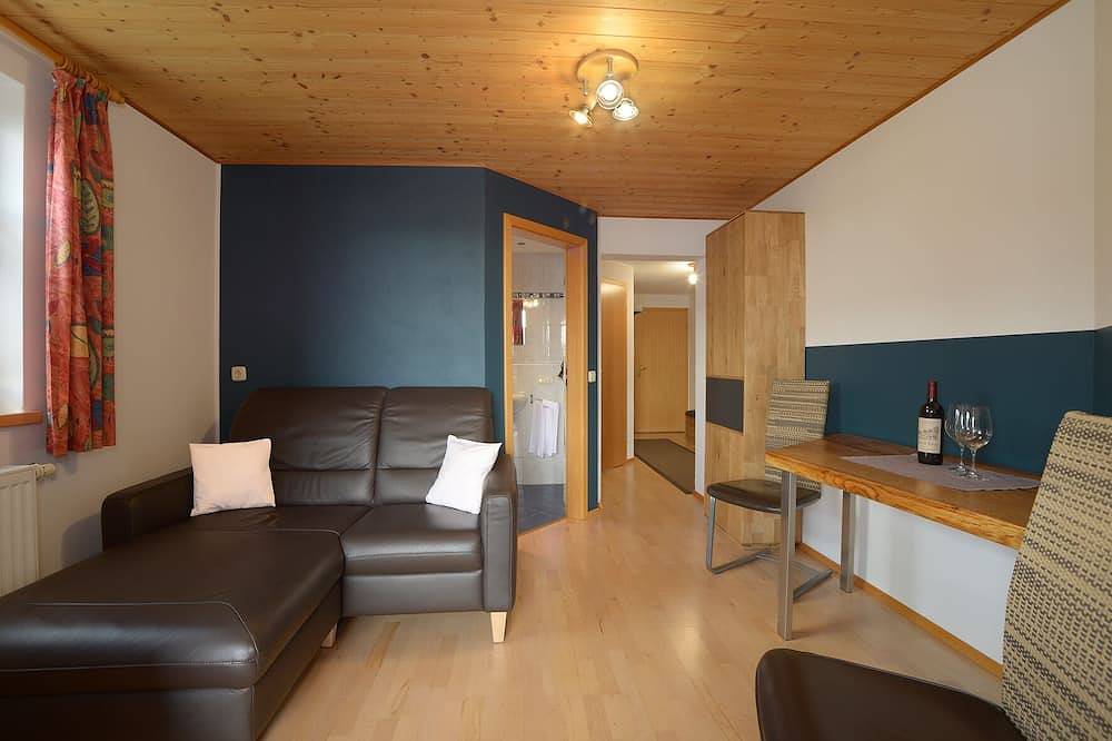 Ganze Wohnung, Haus Vöhringer - Moderne Ferienwohnung in Toplage direkt am Hopfensee im Allgäu in Hopfen am See, Bayerisch Schwaben