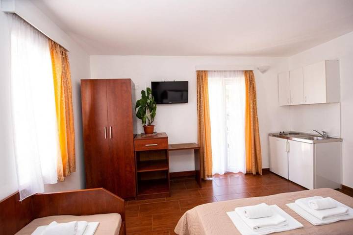 Ferienwohnung für 2 Personen, mit Balkon, kinderfreundlich in Budva - 3