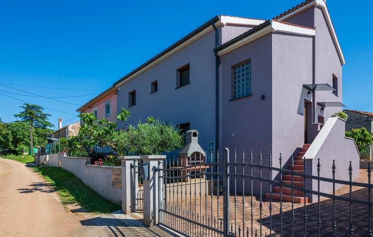 Ferienwohnung für 8 Personen, mit Terrasse und Garten - 1