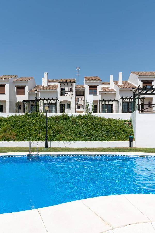 Casa rural para 6 personas, con piscina y vistas además de piscina para niños y jardín en El Ronquillo