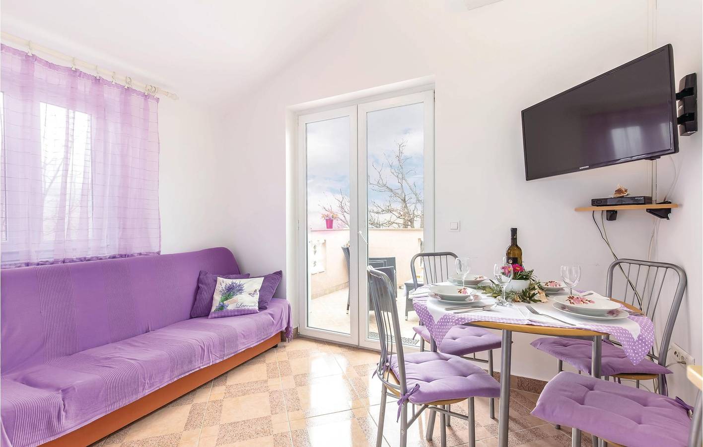 Ganze Ferienwohnung, Gemütliche Ferienwohnung mit Terrasse, WLAN, Parkplatz, 300 m zur Küste in Bakarac, Kraljevica