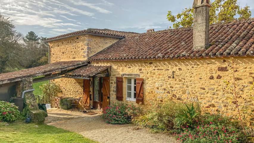 Location de vacances pour 9 personnes, avec Terrasse ainsi que Jardin et Piscine à Sauveterre-la-Lémance - 4