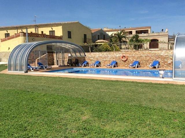 Hôtel pour 4 personnes, avec terrasse ainsi que jardin et piscine, animaux acceptés à Peralada - 2