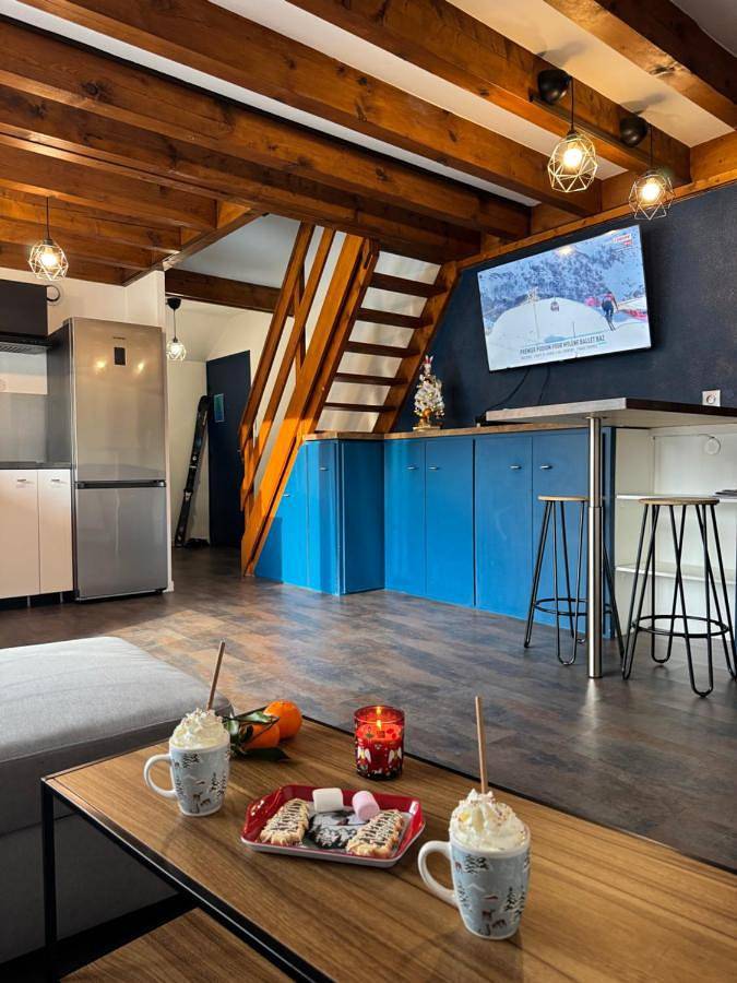 Gîte pour 2 personnes, avec Balcon ainsi que Terrasse et Vue dans Office De Tourisme Challes Les Eaux