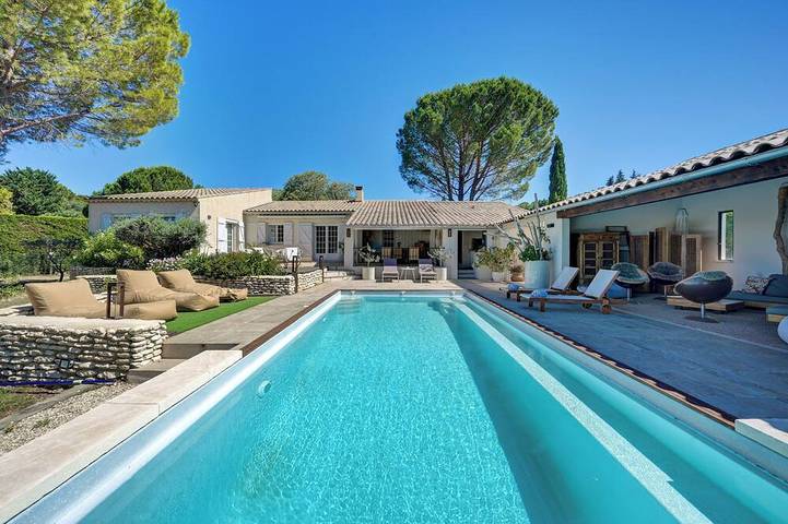 Agriturismo pour 8 personnes, avec sauna ainsi que jacuzzi et jardin à Lourmarin