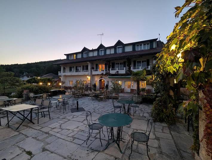 Hôtel pour 2 personnes, avec piscine et vue ainsi que terrasse et jardin