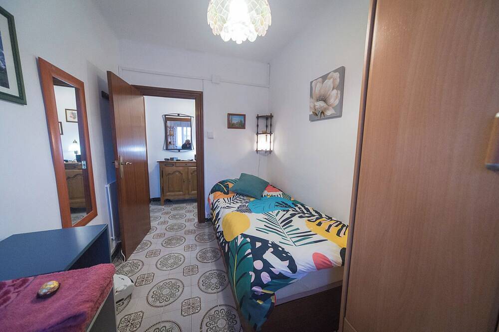 Apartamento entero, Cómodo y luminoso en Cornellá (Barcelona) in Cornellá de Llobregat, Bajo Llobregat