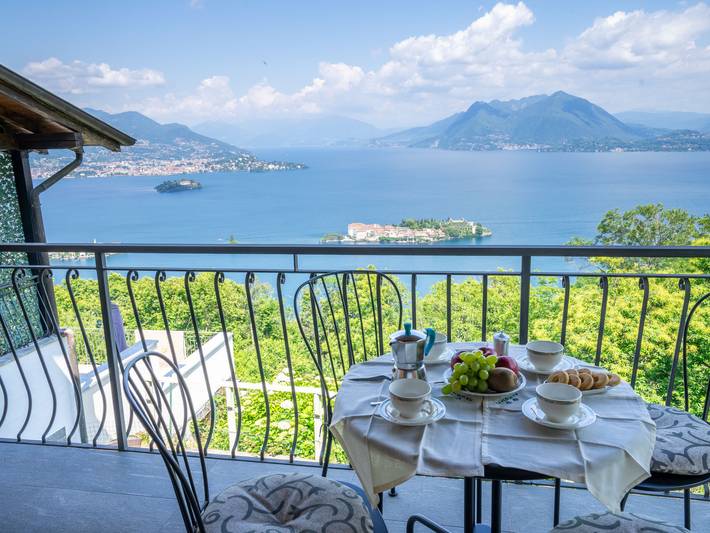 Ferienwohnung für 6 Personen, mit Balkon und Garten sowie Seeblick in Comune di Stresa