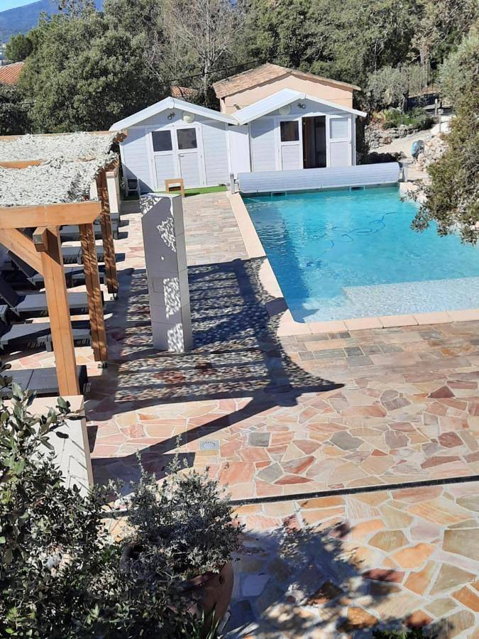 Maison d’hôte pour 2 personnes, avec vue et sauna ainsi que piscine et jardin à Saint-Maximin-la-Sainte-Baume - 2