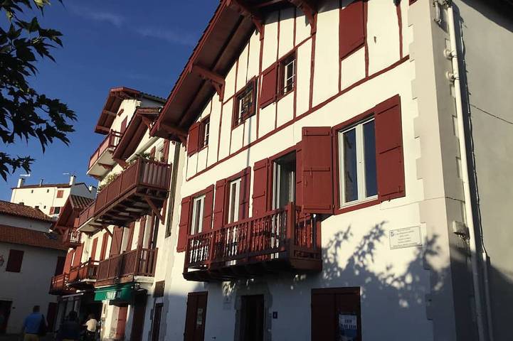 Gîte pour 6 personnes, avec balcon dans Office De Tourisme De Ciboure