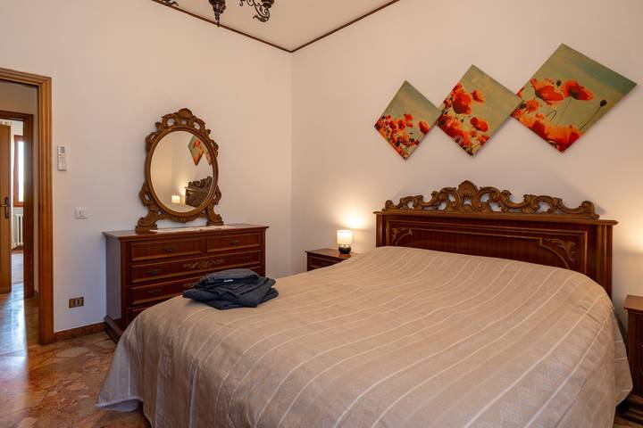 Casa Corniolo: casa vacanze con vista montagna, terrazza privata e balcone in Bugiana, Monte San Savino