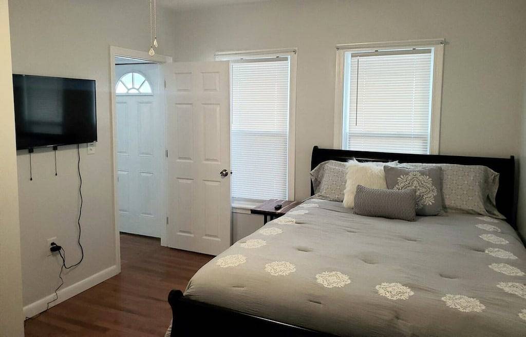 Cozy 3bdr Free parking/Wifi, 5 min to Encore Close to Boston,Cambridge ,Salem in Everett (MA), Massachusetts