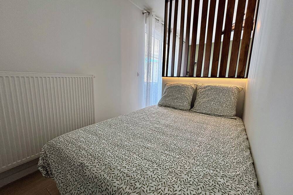 Entire apartment, Schiltigheim: 6th Floor Studio with Terrace in Schiltigheim, Strasbourg region