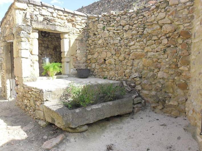 Location de vacances pour 6 personnes, avec terrasse ainsi que jardin et piscine à La Bastide-d'Engras - 2